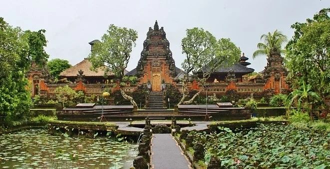 Bali's Sex Ban Outside Marriage Won't Affect Tourism Officials Say