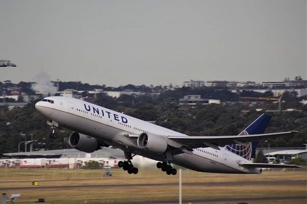 United Airlines Aicraft Takes Off
