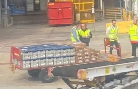 Alan Joyce Spotted On TARMAC With Qantas Ground Crew