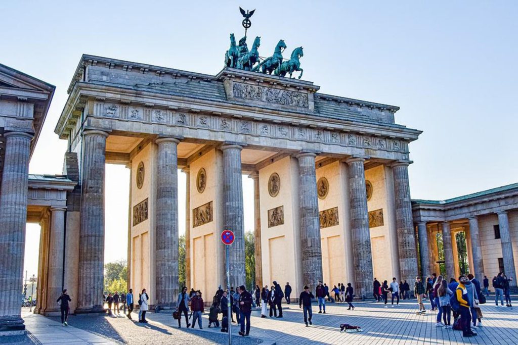 Germany Will Not Stop Issuing Russian Tourist Visas