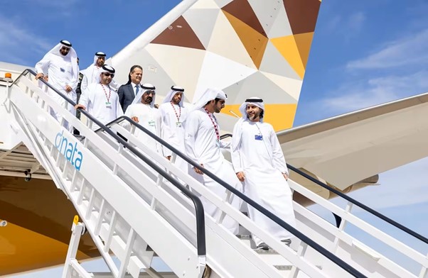 Etihad Unveils New-Look Dreamliner at Dubai Airshow 2023