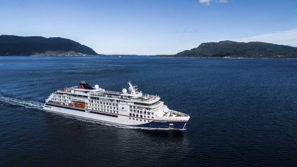 Hapag-Lloyd Cruises: Exploring the Untamed Beauty of Central and South America