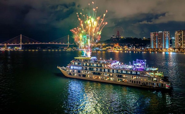 Ambassador Cruise II Sets Two National Records, Redefining Luxury Cruising on Halong Bay