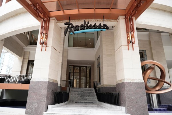 Radisson Hotel Chateau de Bangkok Reopens: A Modern Classic Returns to Ploen Chit