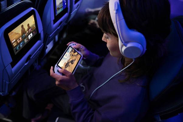 United Showcases Starlink Wi‑Fi in Big Game Ad as 300+ Regional Aircraft Go Online
