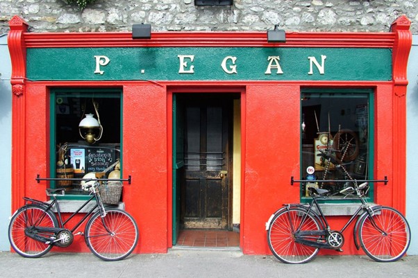 Ireland’s Most Unusual Pubs for Luxury Lovers on Tour