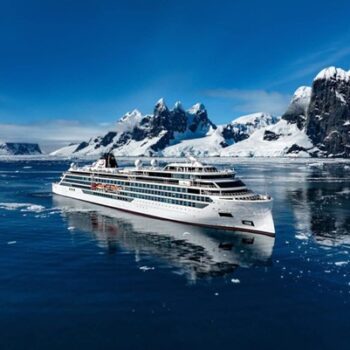 Viking Opens 2028–29 Arctic, Antarctic & Great Lakes Trips